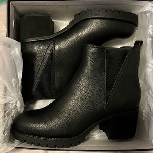 MIA- Jody Ribbed Block Heel Chelsea Boot. Never worn!